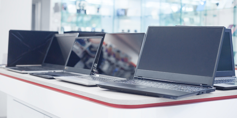Laptops on the table in the electronics store.